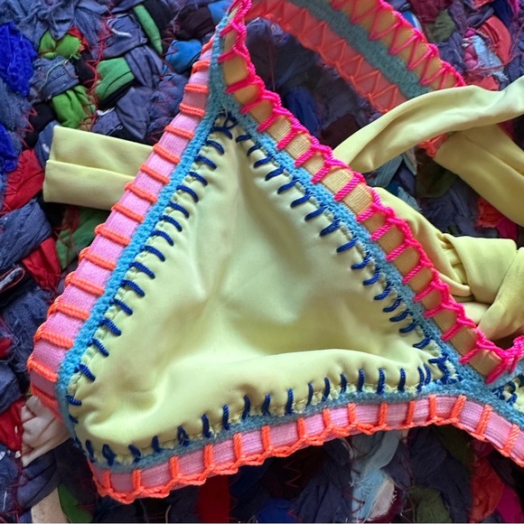 Platinum Inspired by Solange Ferrarini Neon Yellow Triangle Bikini Top Sz Small - Picture 5 of 10